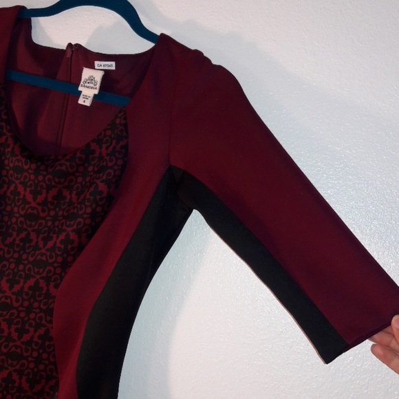Maroon fitted Dress - Picture 2 of 4